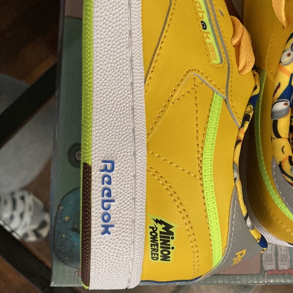 Size 5 Reebok minion edition - Picture 4 of 7